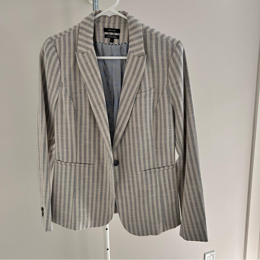 ✨Brand New✨ RW&CO Blazer - Size 6